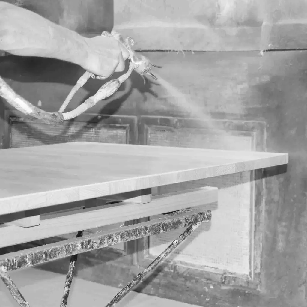 Oberflaechenbehandlung Raum Werkstatt Wohnholz Massivholz Schwarzweiß